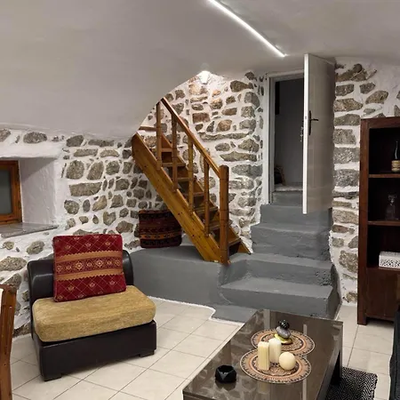 Lithos Traditional House