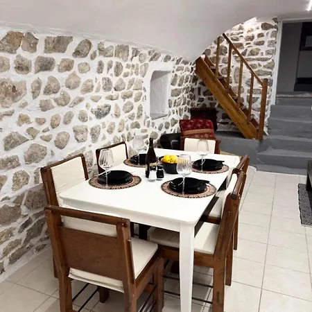 Lithos Traditional House