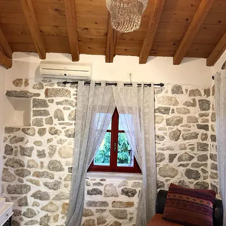 Lithos Traditional House Tatil Evi Areopoli