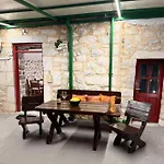 Lithos Traditional House أريبوليس