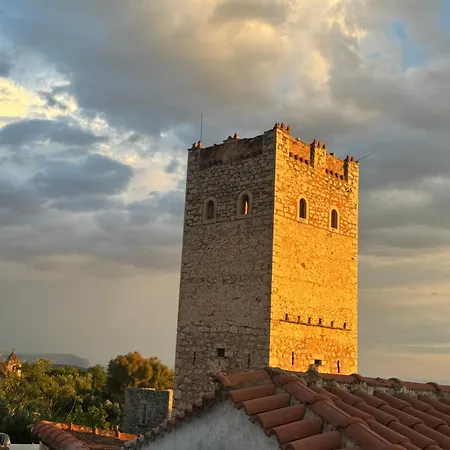 Lithos Traditional House Semesterbostad *