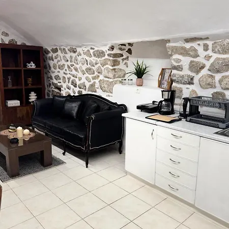 Lithos Traditional House * Areopoli