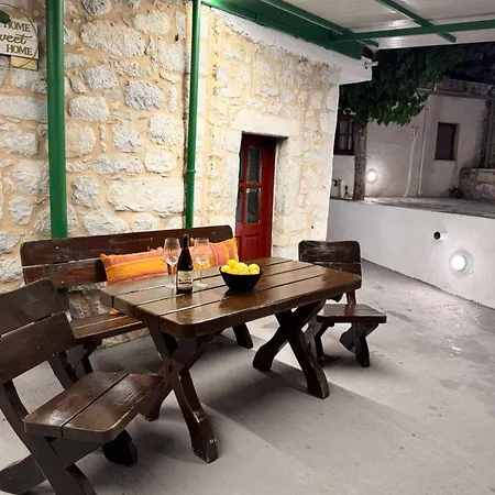 Lithos Traditional House * Areopoli