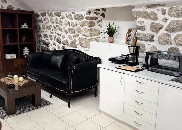 Lithos Traditional House * Areopoli