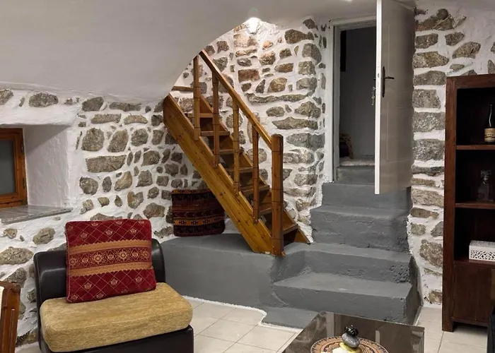 Lithos Traditional House