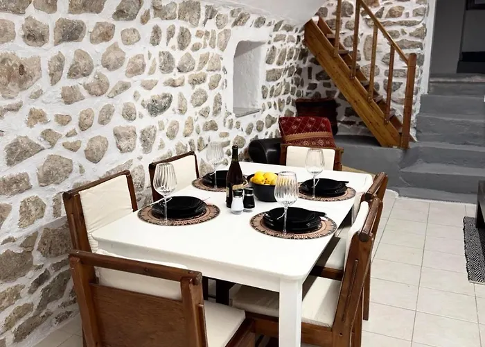 Lithos Traditional House