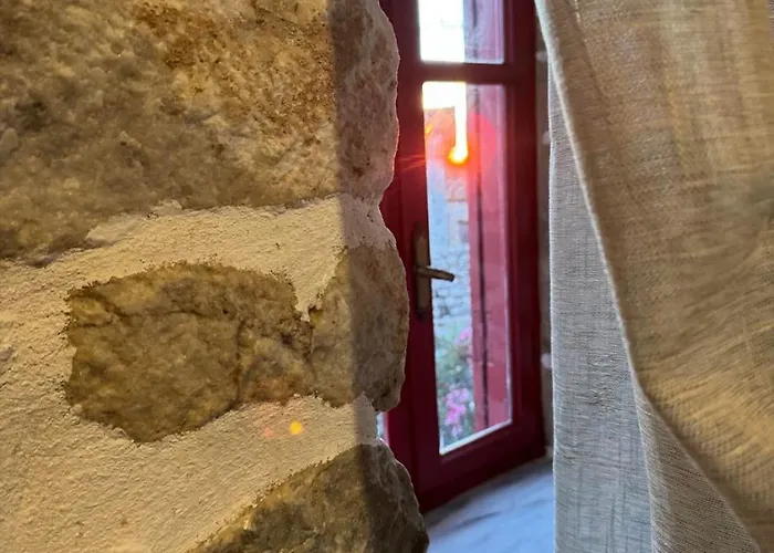 Lithos Traditional House