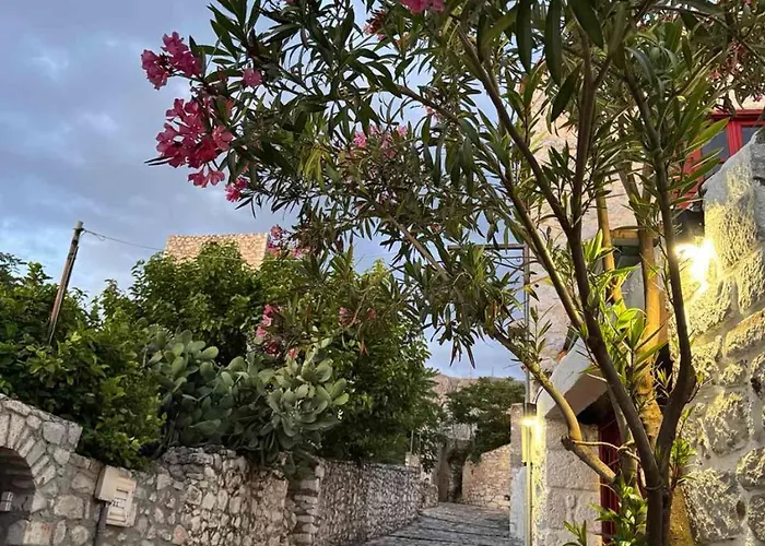 Semesterbostad Lithos Traditional House *